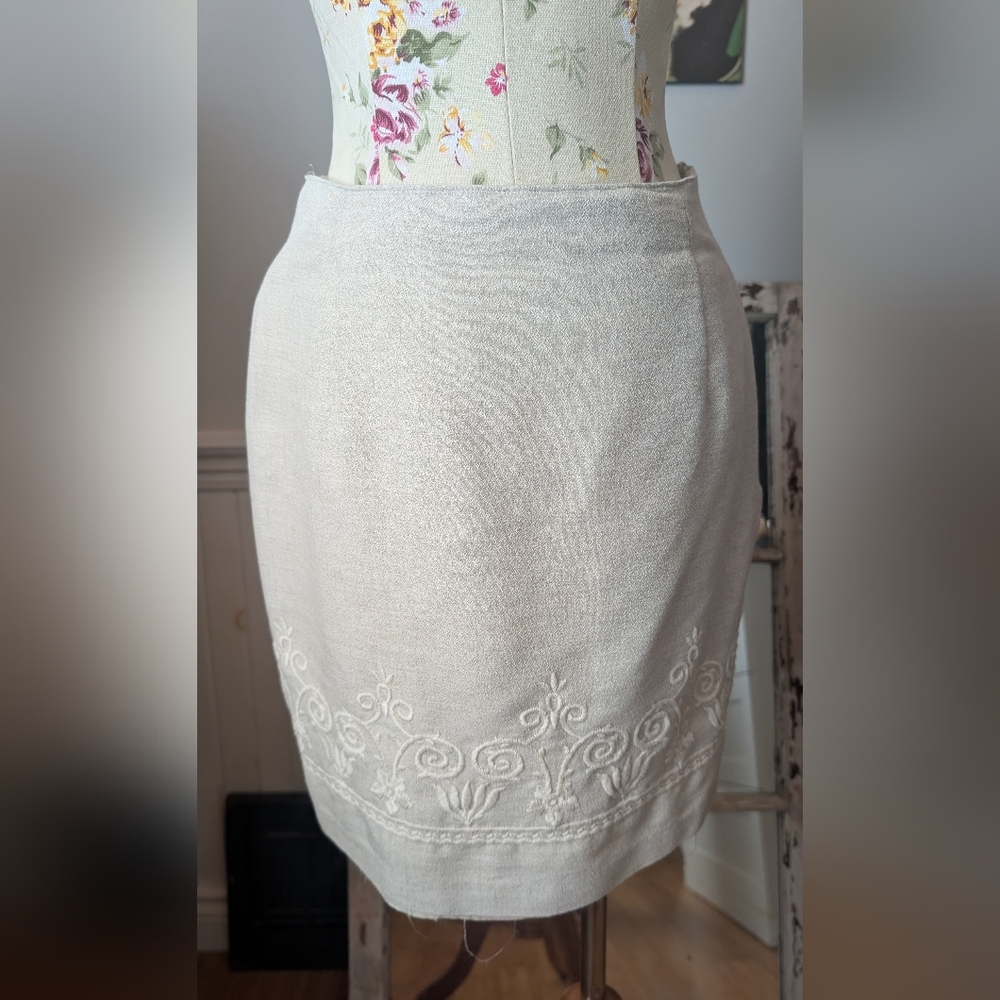 Valia Cream Embroidered Pencil Skirt‎